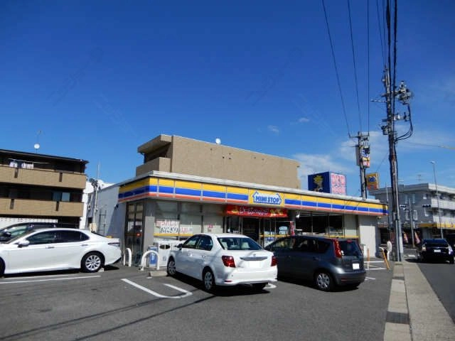 ミニストップ　歩７分